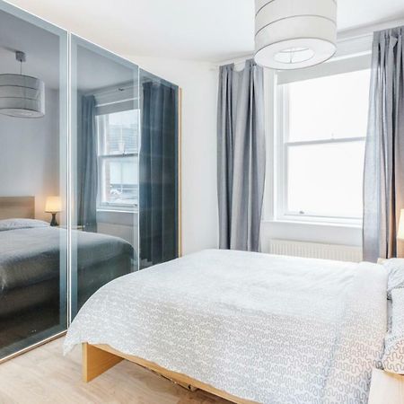 Apartamento Live Like A Londoner By Tower Bridge Exterior foto